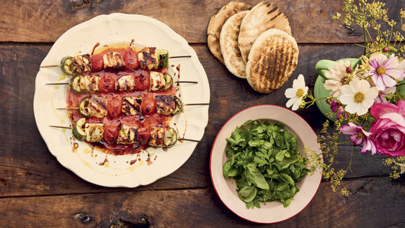 Spyd med halloumi og jordbær