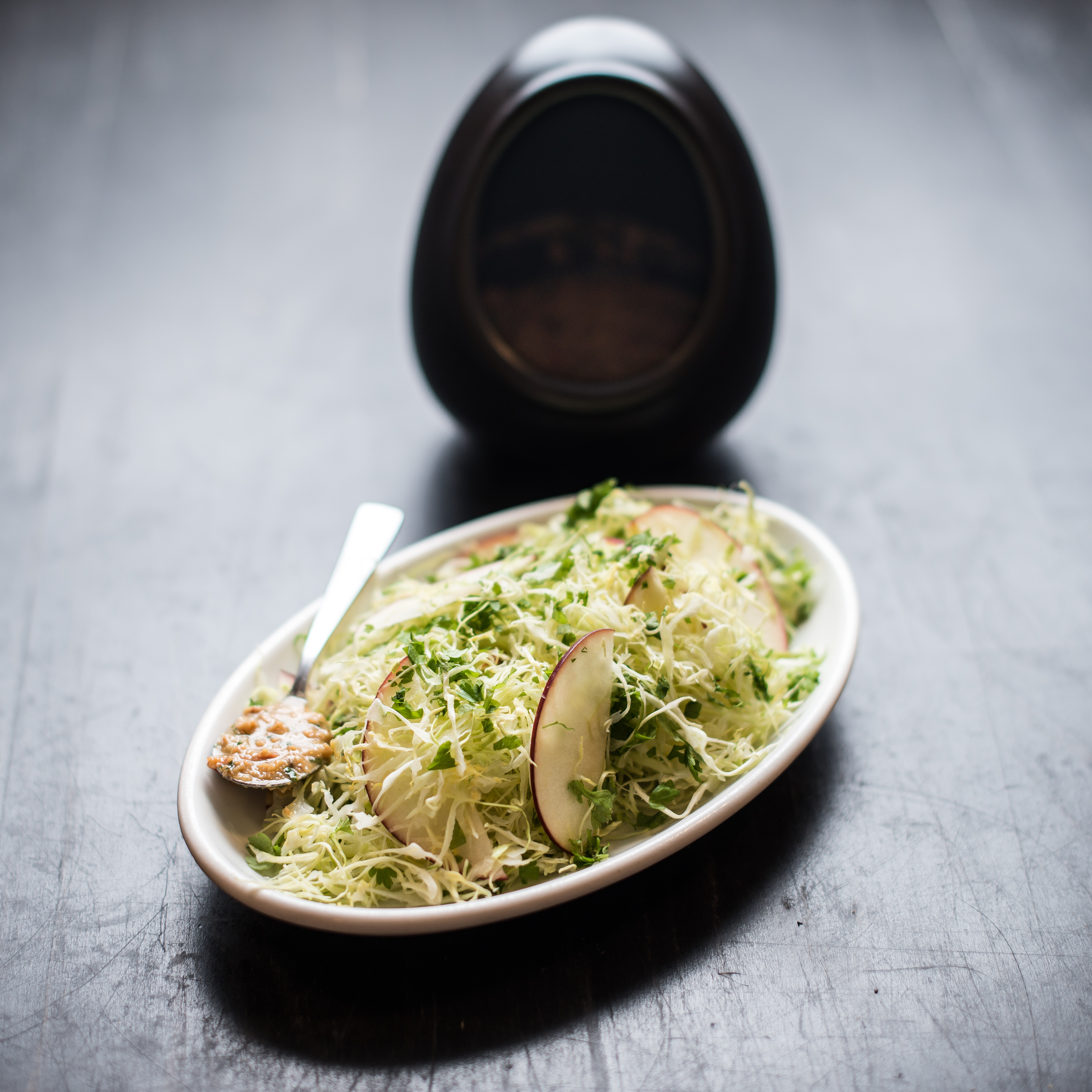 Salat med spidskål, æble, fennikel og marinade