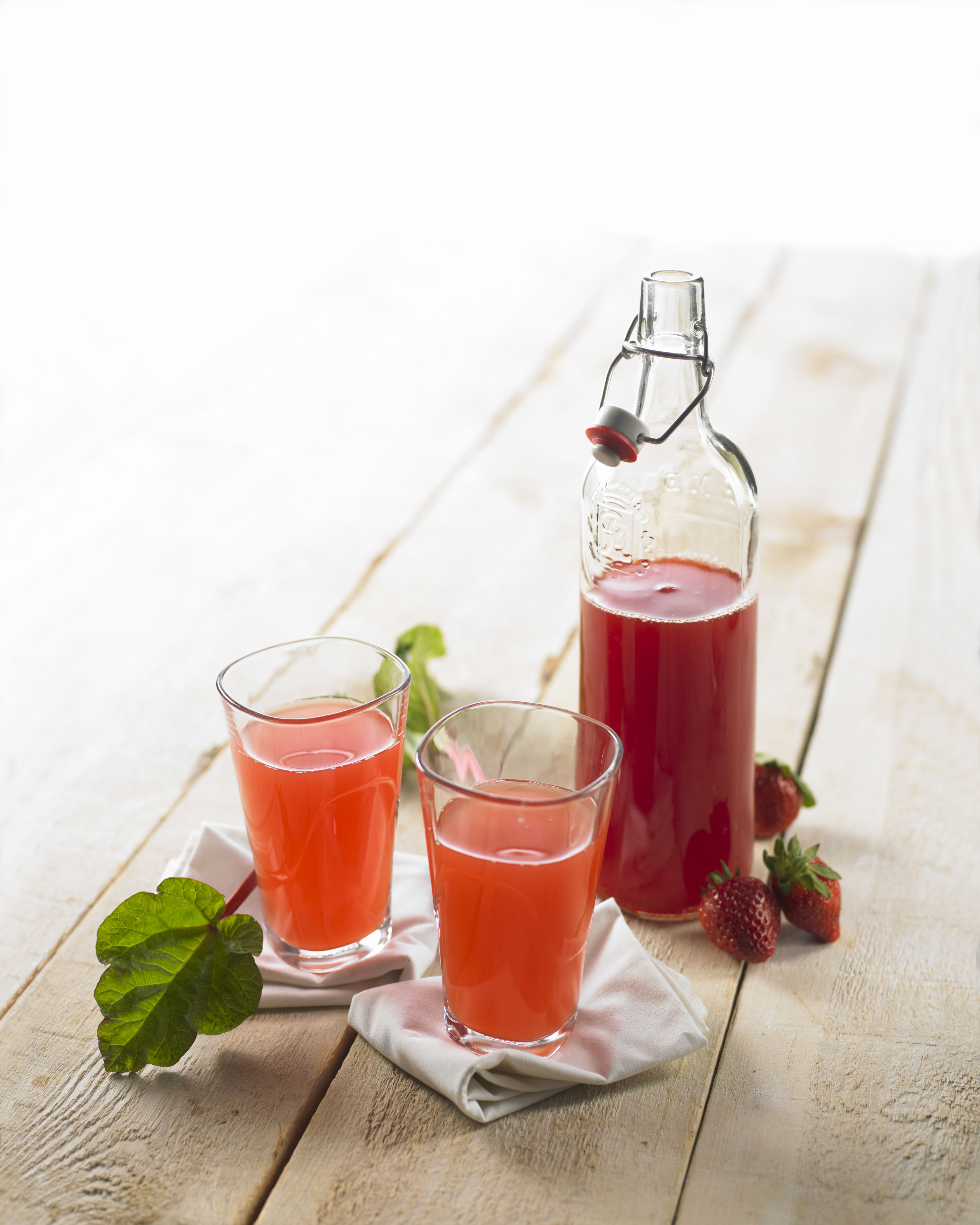 Jordbær-rabarbersaft