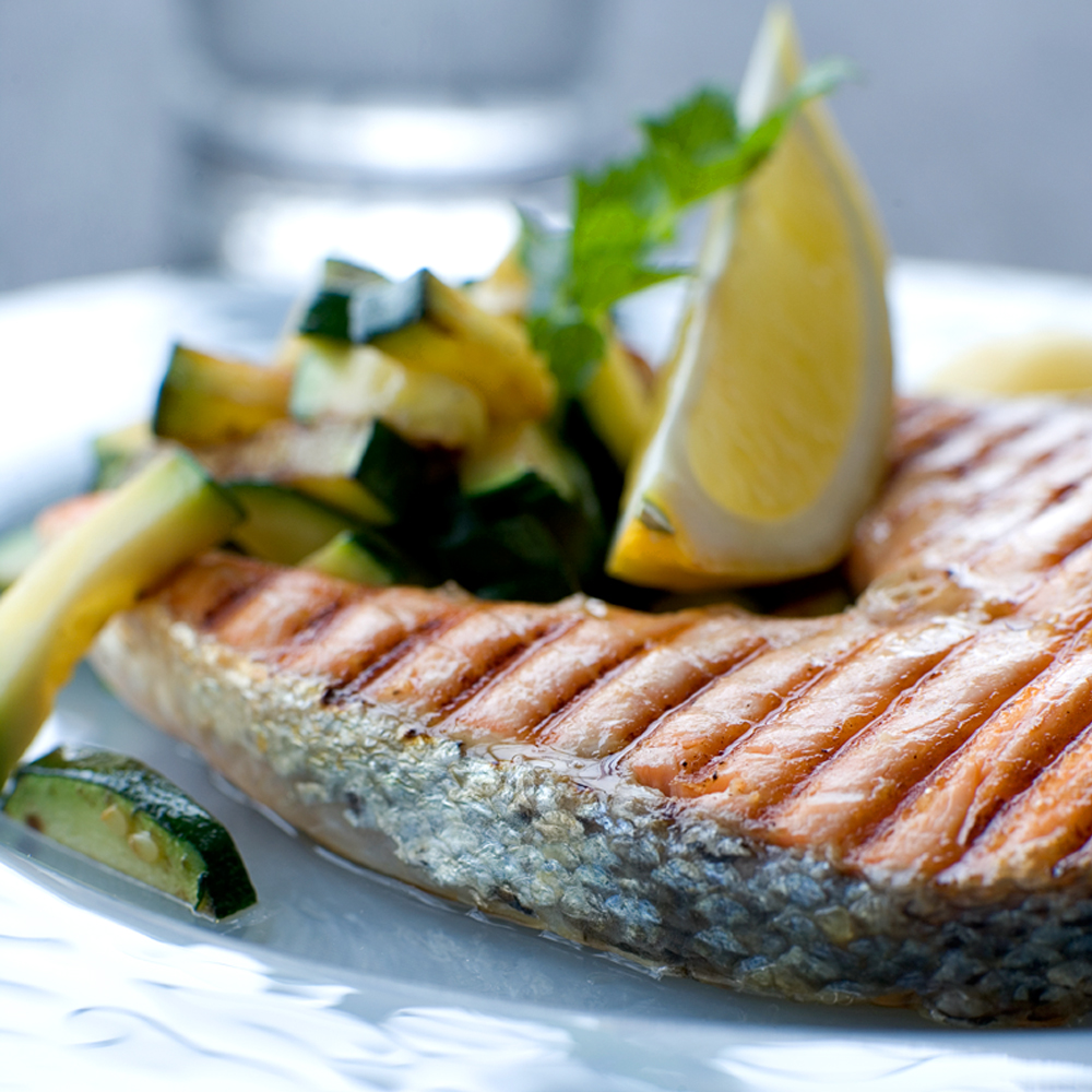 Grillet laks med lynstegt squash