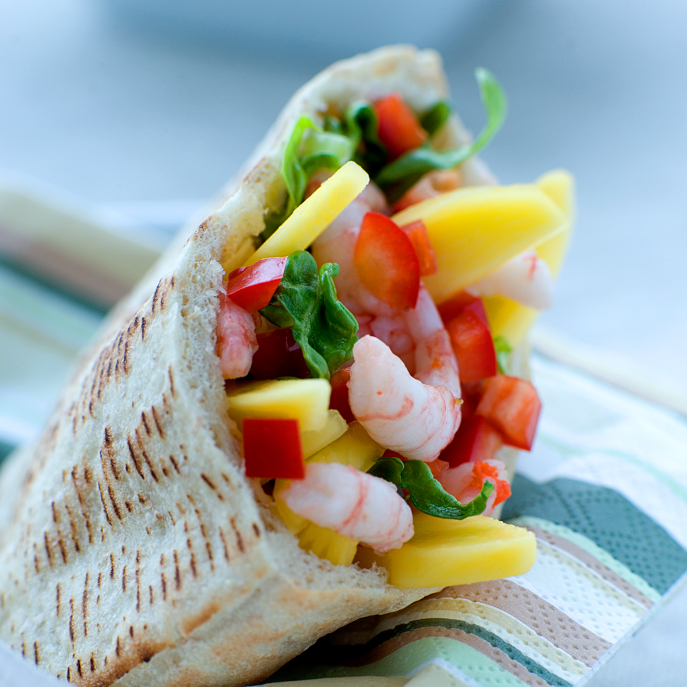 Pitabrød med rejer og mangosalsa