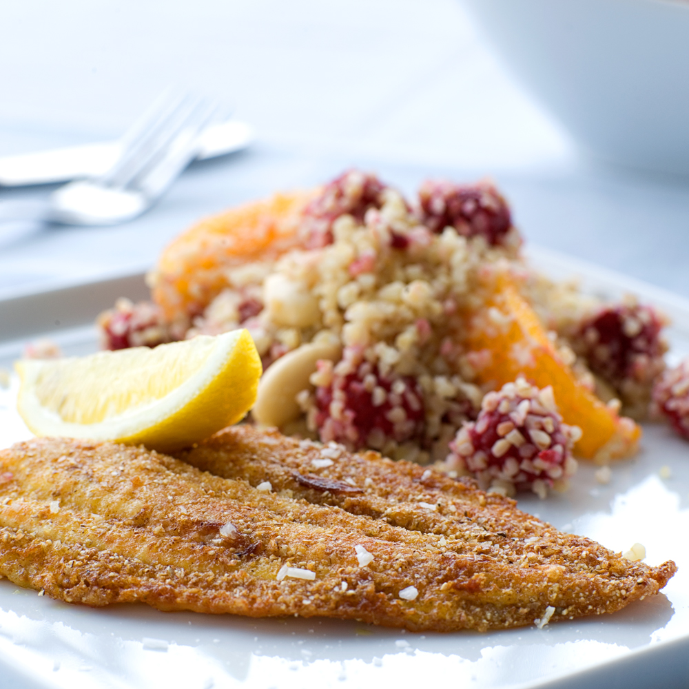 Sprødstegt rødspætte med bulgursalat