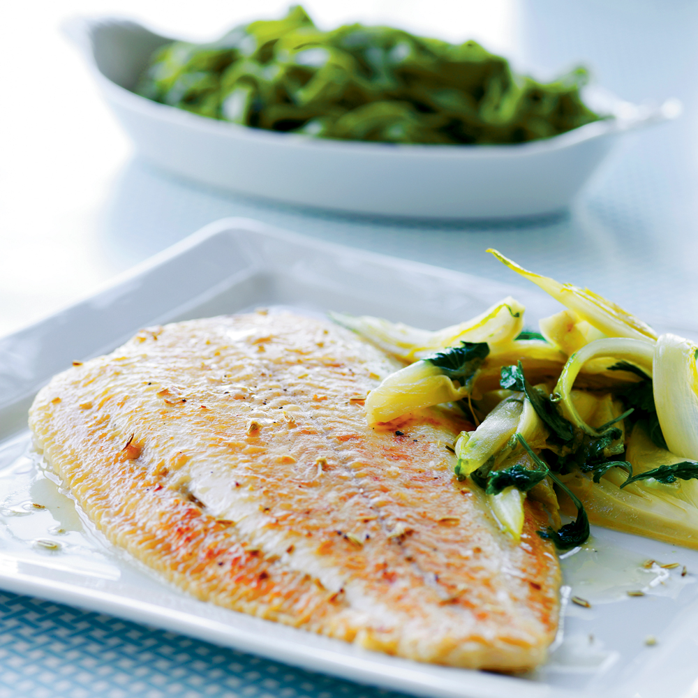 Rødtunge dampet med citron og fennikel