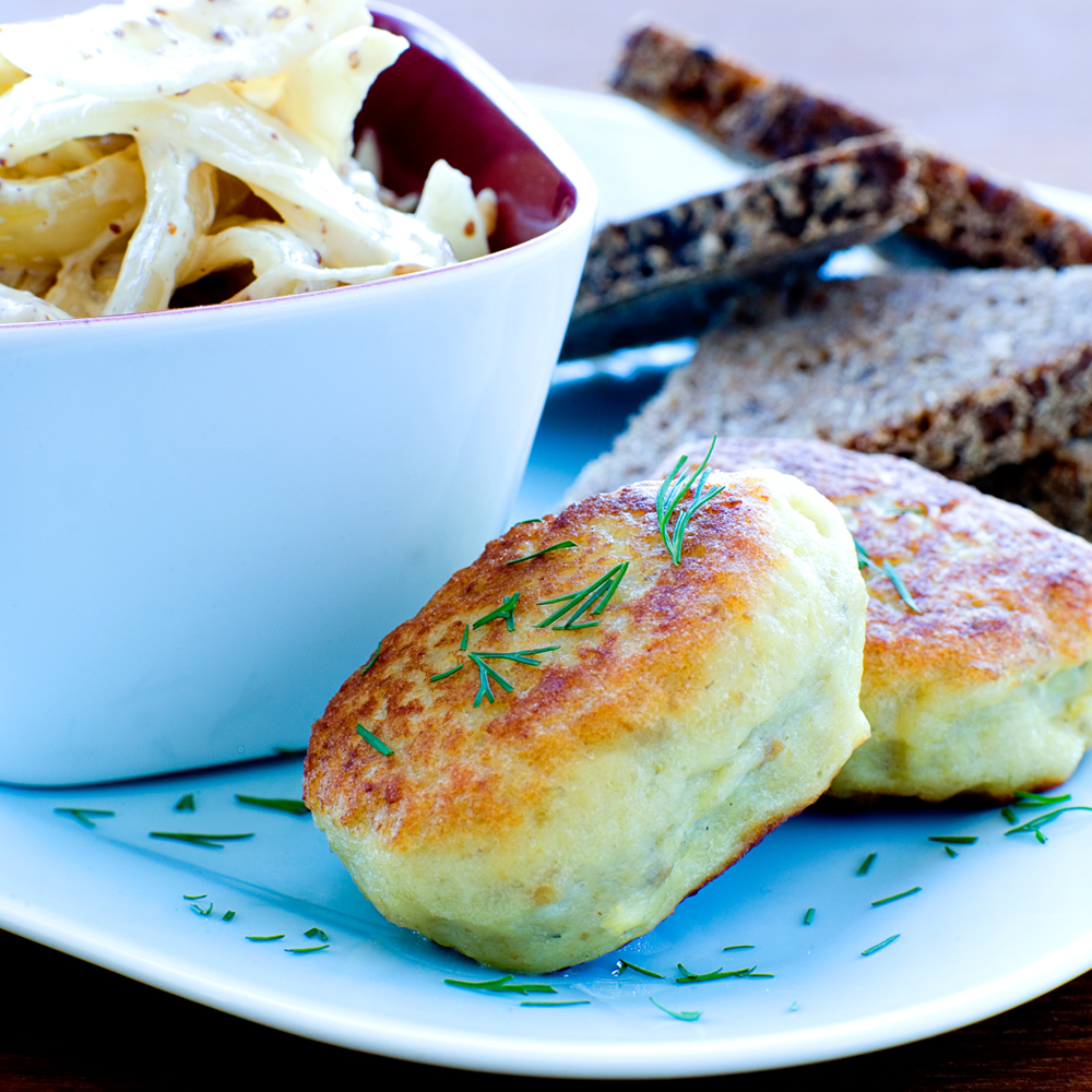 Fiskefrikadeller med løgkompot