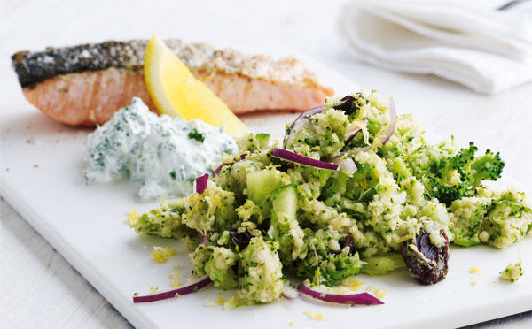 Laksesteak med grøn cous cous og persilleyoghurt