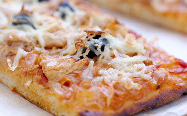Løgpizza med tun