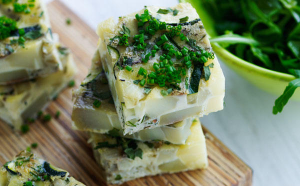 Tortilla med squash, løg og kartofler