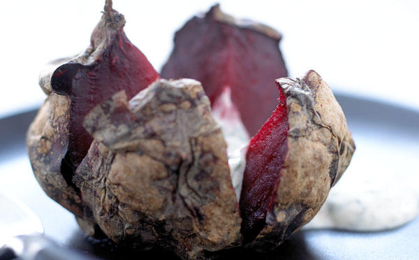 Bagte rødbeder med mynteyoghurt