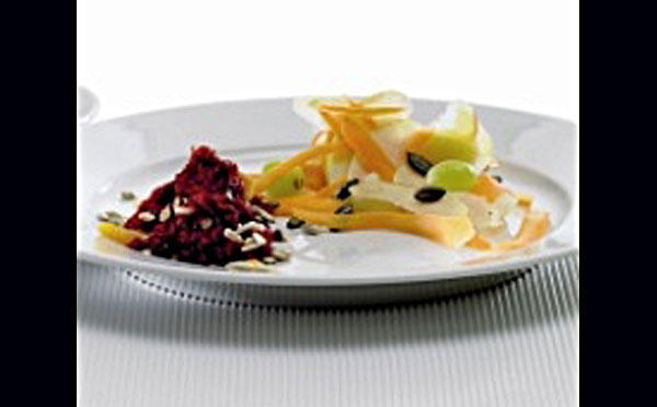 Gulerødder med æbler og vindruer