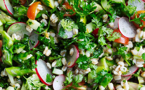 Krydderurtetabbouleh med forårsgrønt 