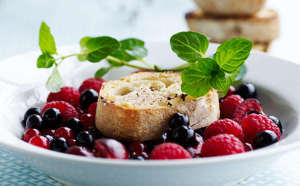 Arme riddere med friske bær 