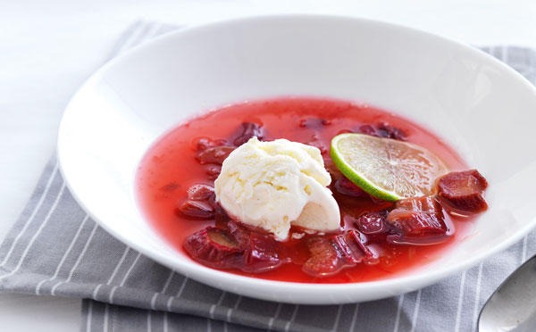 Iskold rabarbersuppe 