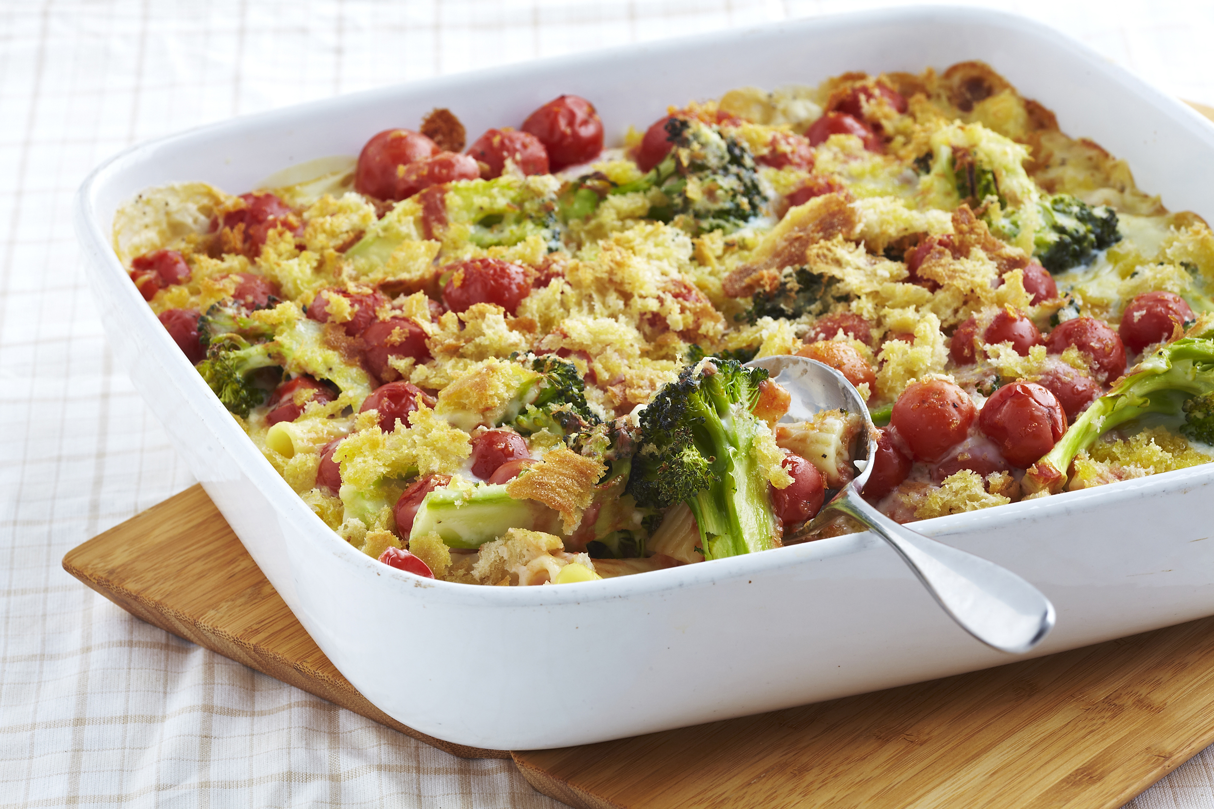 Pastagratin med tomat og broccoli
