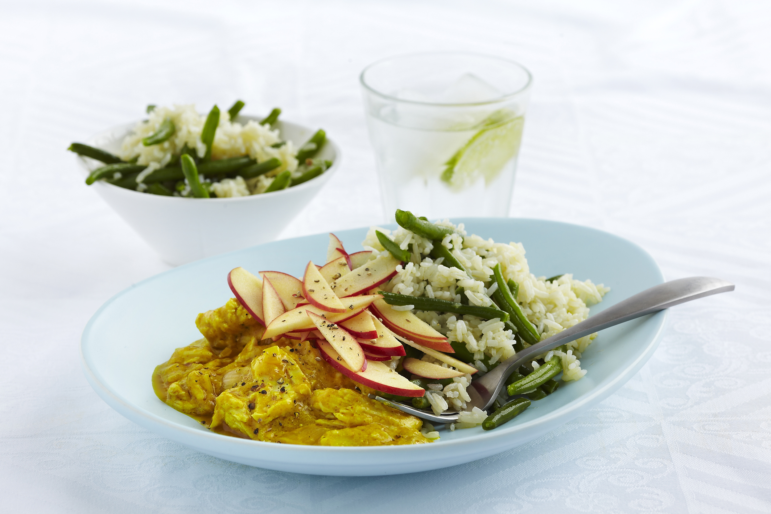 Kylling i cremet karrysauce med ris og haricots verts