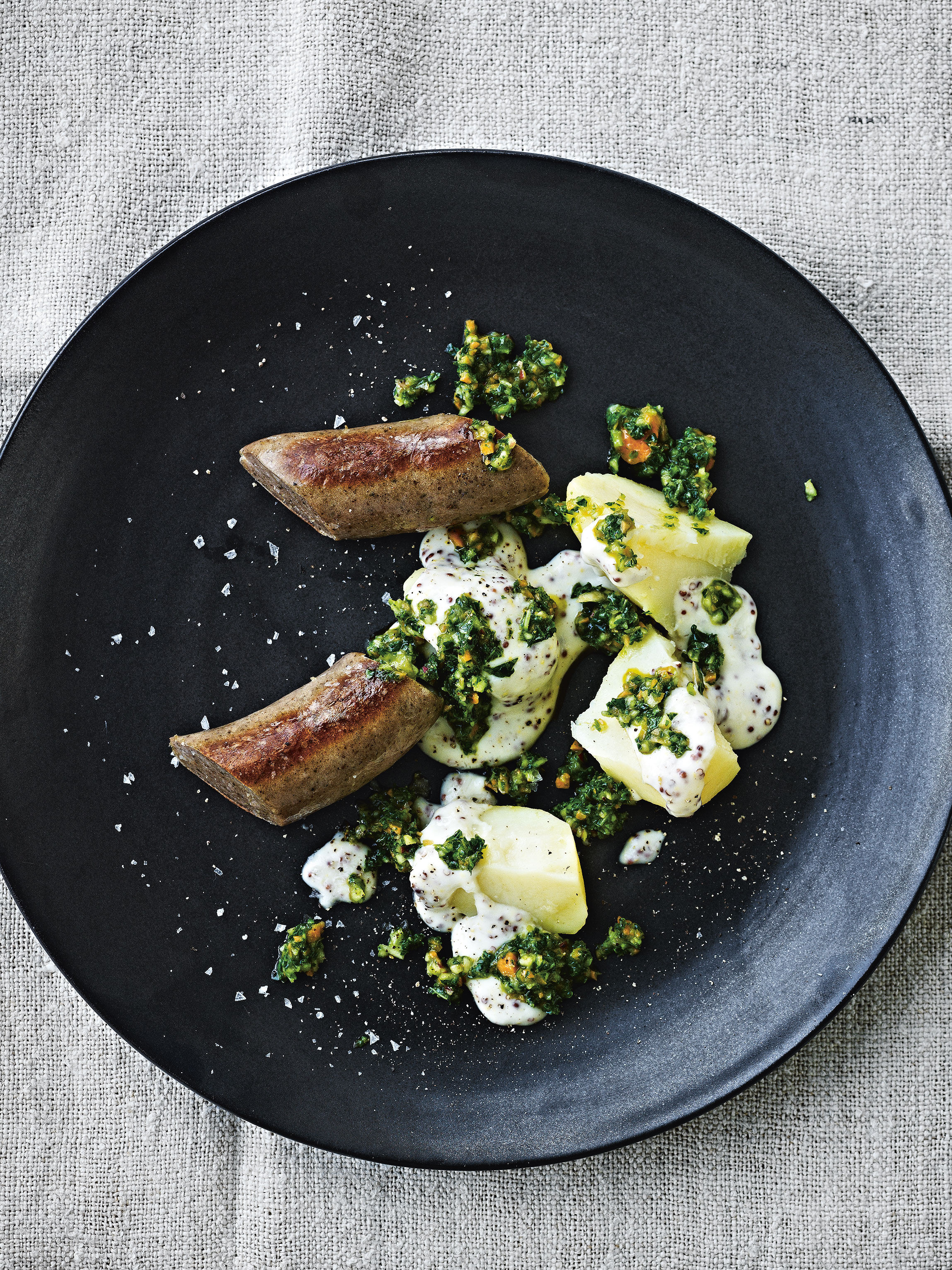 Medister med sennepssovs og grønkålssalsa