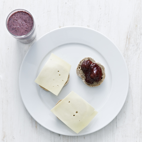 Blåbærsmoothie og boller 