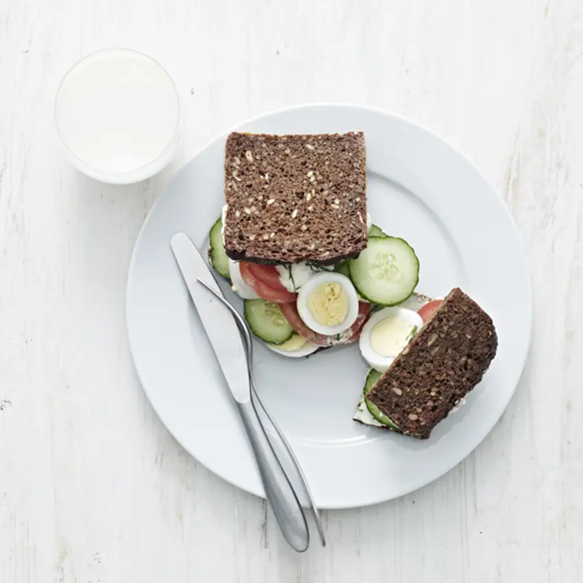 Æggemad med agurk og tomat, voksen