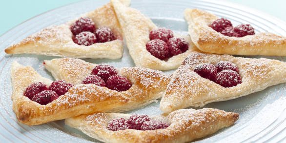 Buttterdejssnitter med hindbær