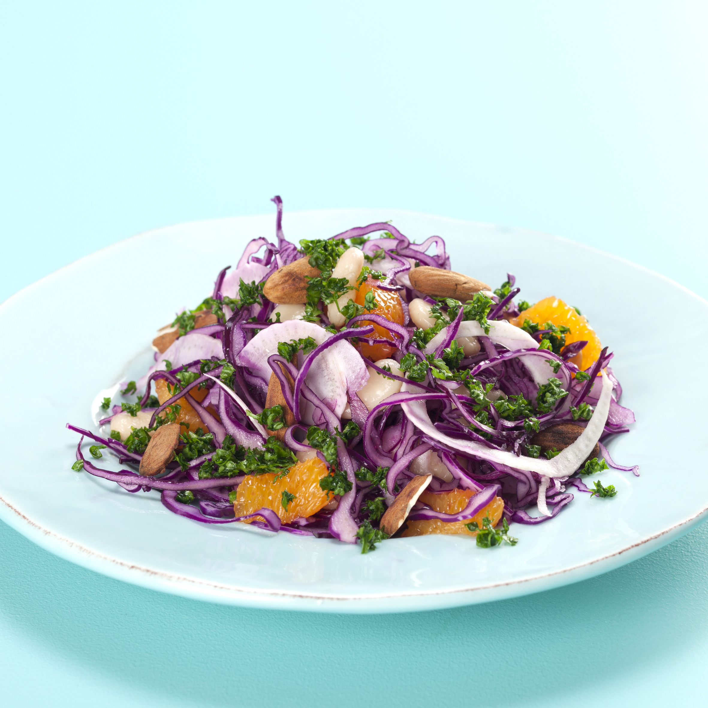 Rødkålsråkost med fennikel, appelsin og hvide bønner