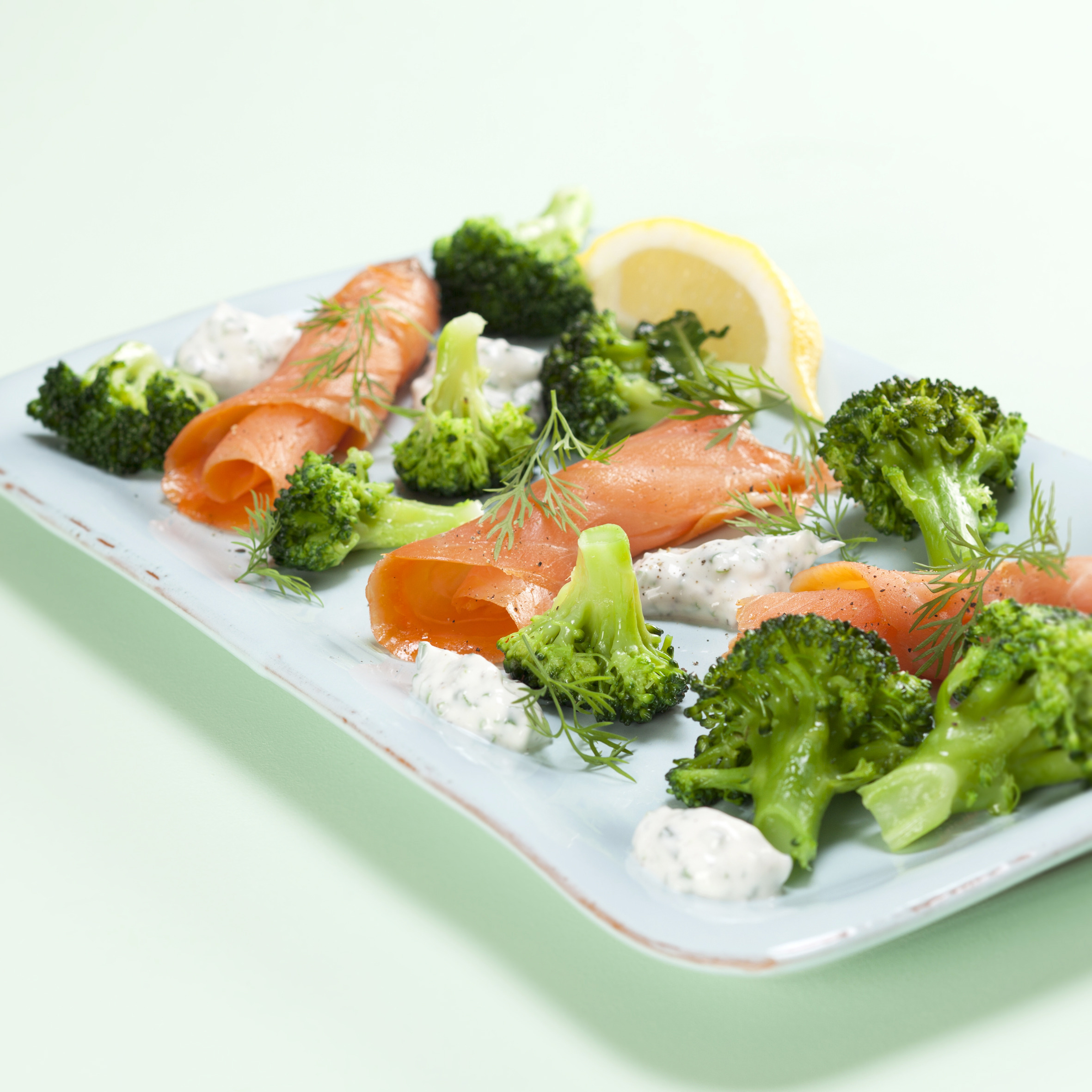 Røget laks med broccoli og skyrcreme