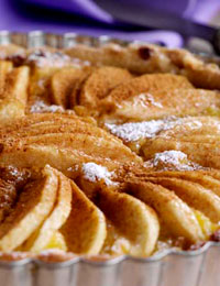 Pæretærte med marcipan og kanel