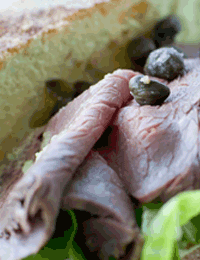 Bagels med roastbeef og guacamole