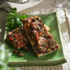 Armensk pizza med hakket kød