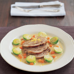 Helstegt nakkefilet i citronsauce med rosenkål