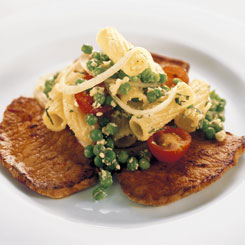 Sauté-skiver med pasta-ærtesalat