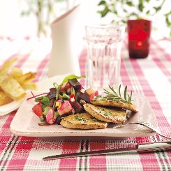 Sauté-skiver med rosmarin og rødbedesalat
