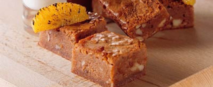 Brownies med orangeknas og vanilje/yoghurtcreme