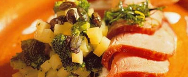 Chutneyglaserret hamburgerryg med kartoffelsalat