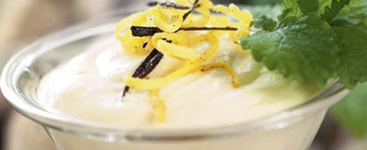 Citronfromage med dobbelt op på flødeskum