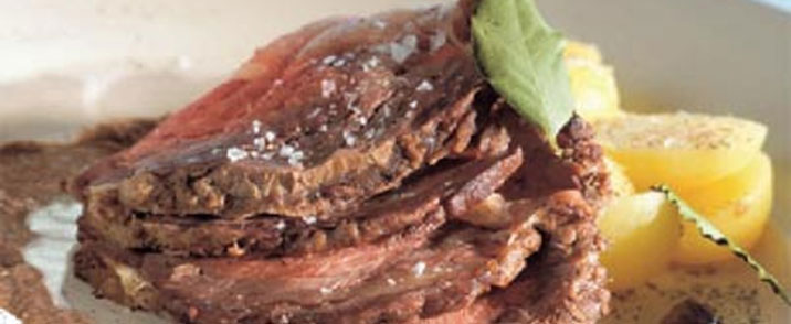 Gammeldags oksesteg med grøntsagssauce