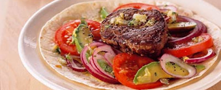 Mørbradbøffer på tortillabund med citrondryp