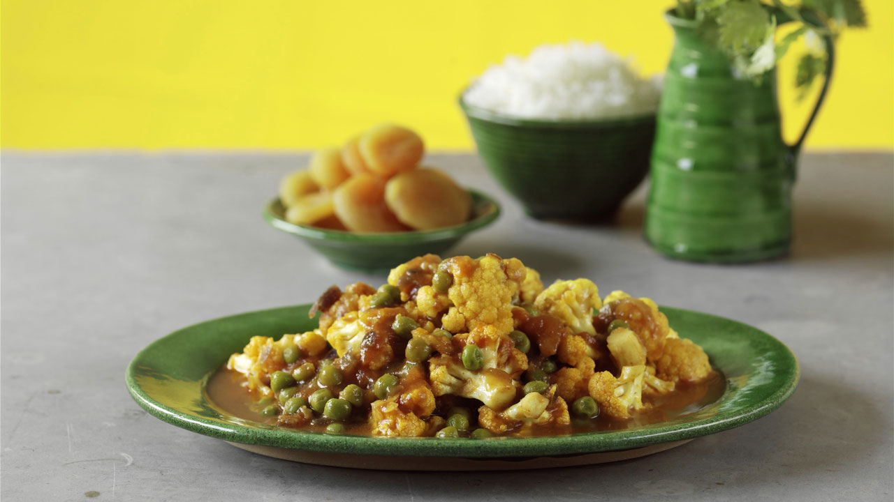 Pakistansk karry med blomkål og ærter