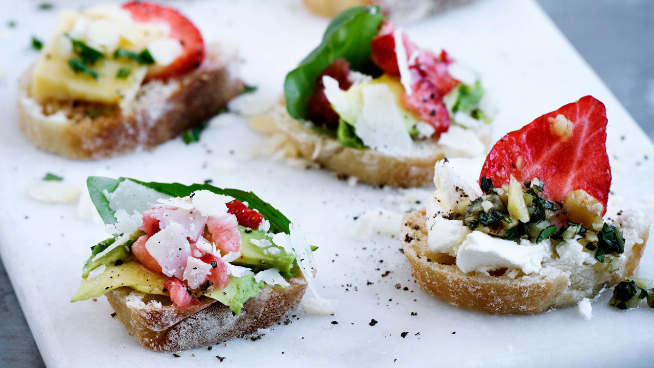 3 x crostini med jordbær og ost