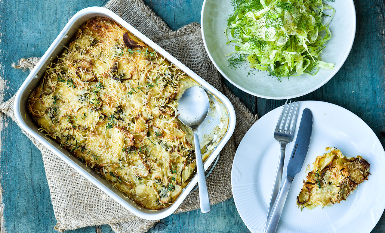 Gratin på persillerod & porre med sennepsmarineret kål