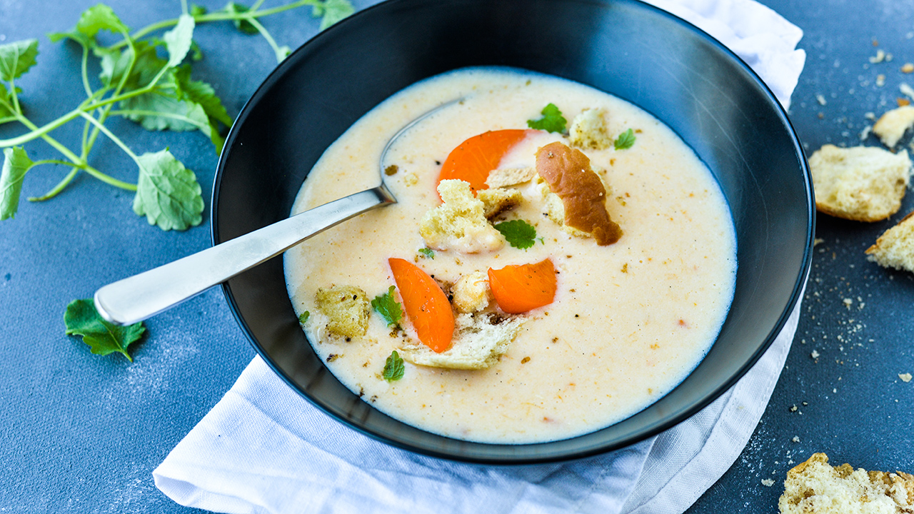 Abrikoskoldskål med ”tvebakker” og lakrids