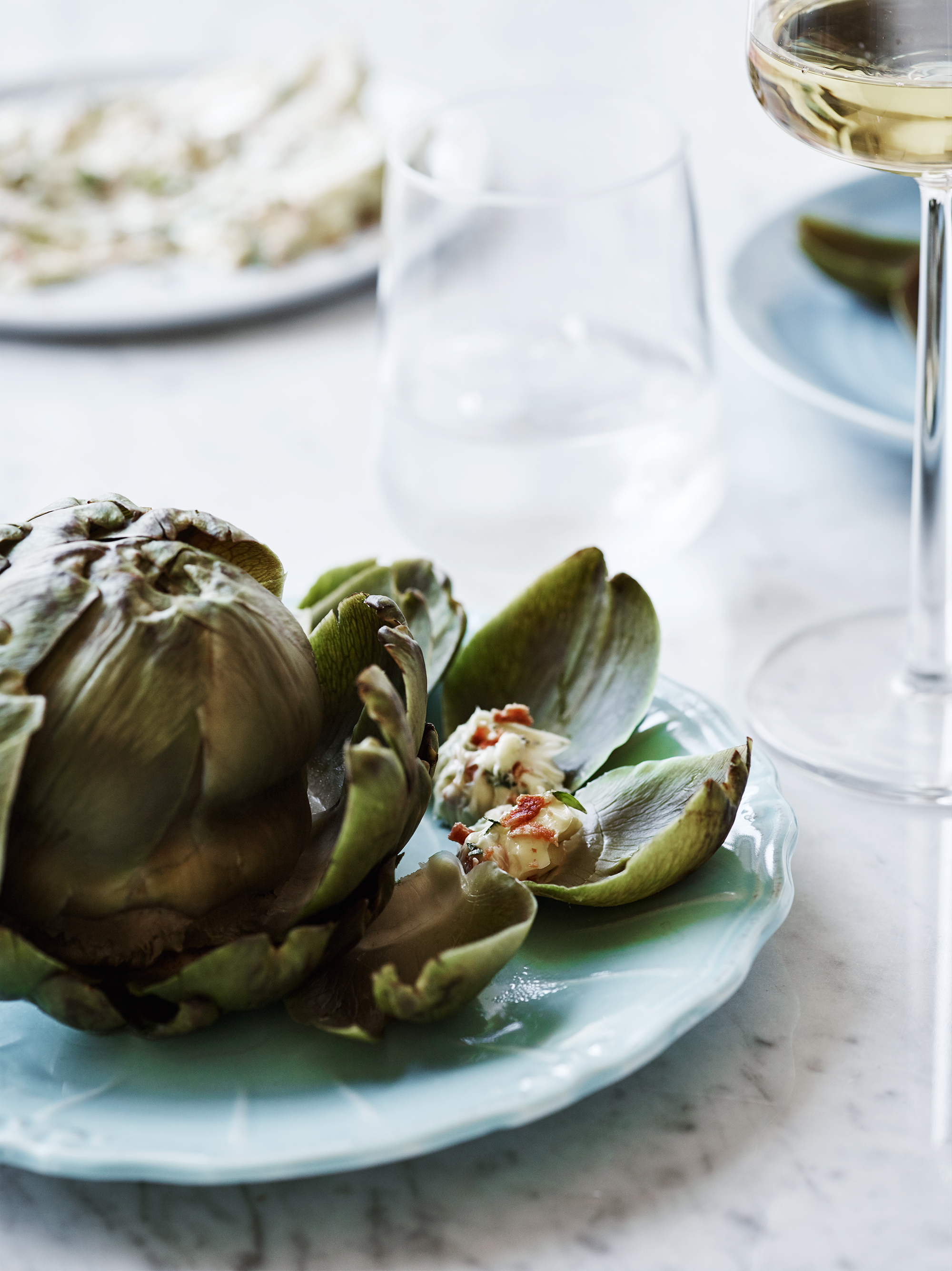 Artiskokker med estragon- og baconsmør