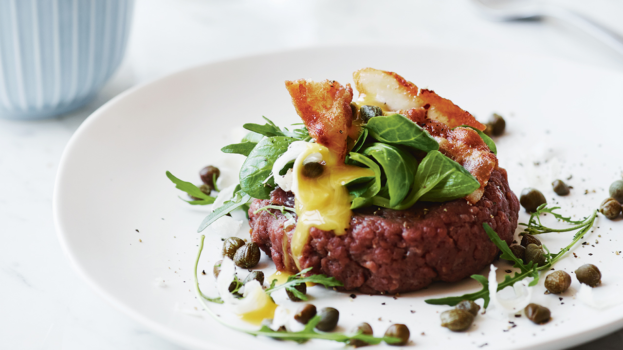 Tatar med salat og bacon