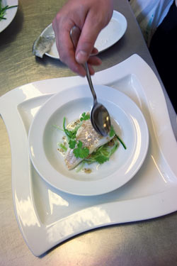 Bagt vesterhavstorsk med sesam og vanilleolie