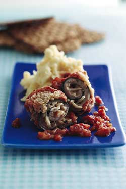 Ovnbagte sild med peberrod i tomatsauce