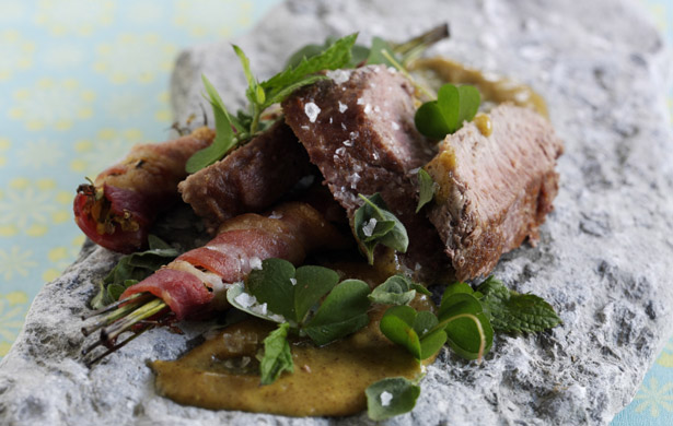 Lammefilet og broccoliblomster med bacon