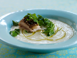 Kartoffelsuppe med trøffelolie og lidt laks