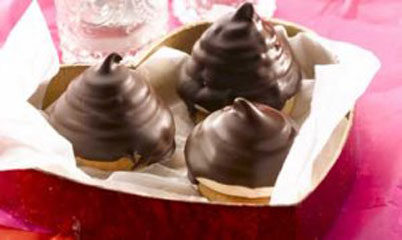 Julekys med marcipanbund og sprødt chokoladeovertræk