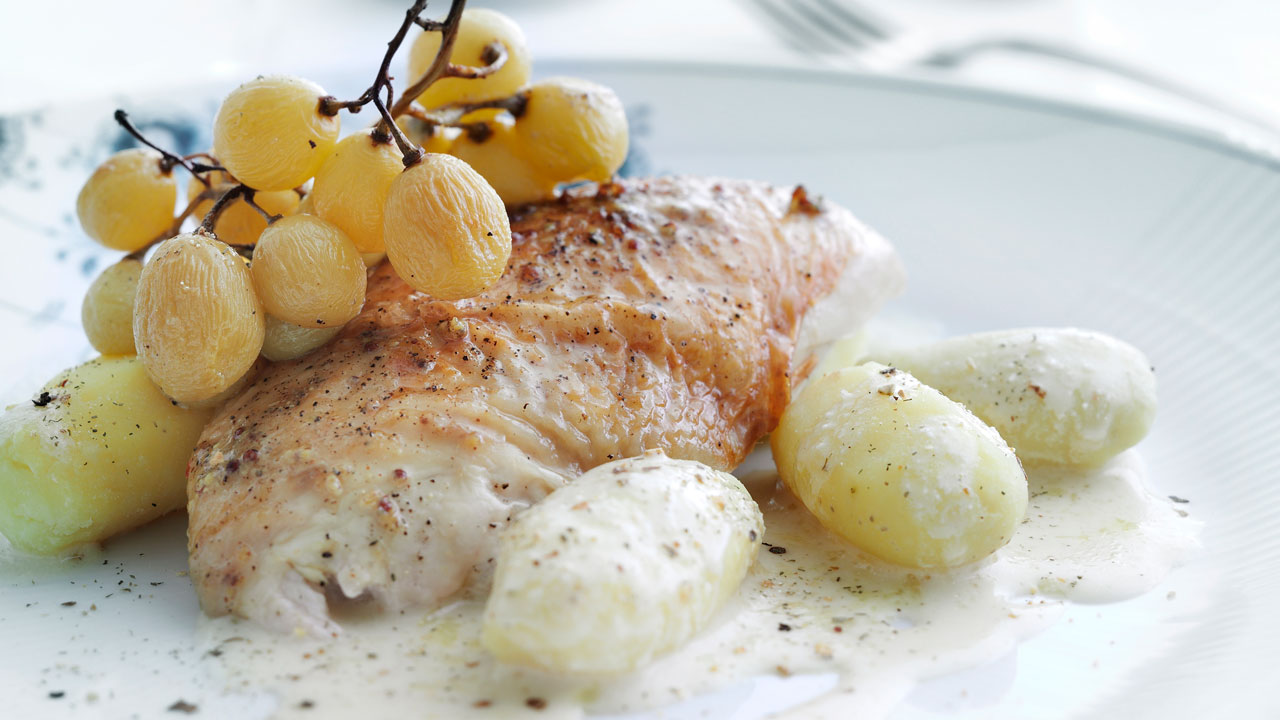 Champagne-braiseret kylling med druer