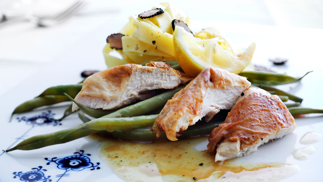 Citronfyldt kylling med pasta og trøffel
