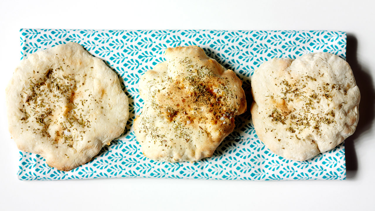 Surdejsbrød bagt med urter