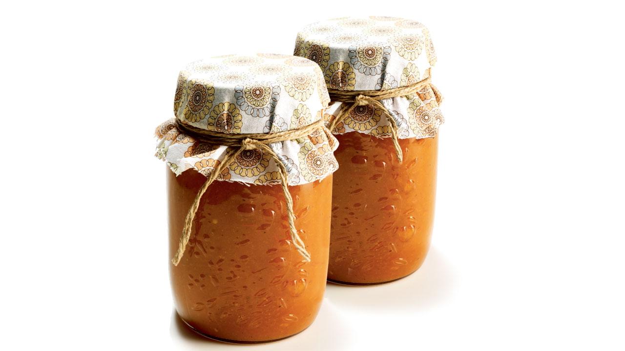 Ketchup af abrikos og tomat